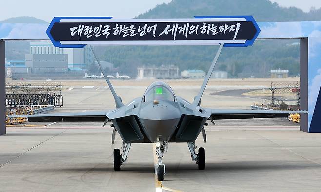 KF-21 양산 1호기 출고…‘한국형 전투기 시대’ 본격 열렸다 [박수찬의 軍]