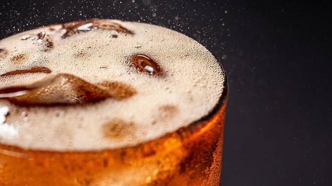 “콜라 1.5L 마셔라” 의사의 뜻밖 처방…위 속 돌덩이 사라졌다